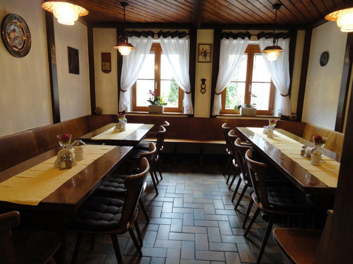 Hoßkirch Gasthof Reiterstuben מראה חיצוני תמונה